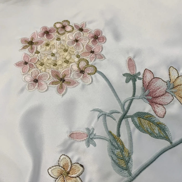 Luxury Florals Embroidery Bedding Set White Satin Cotton Bedclothes Duvet Cover Bedspread Bed Sheet Pillowcases Home Textile