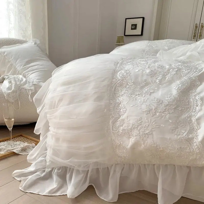 2022 New Romantic Lace Embroidery Bedding Set Luxury 4pcs White Princess Wedding Ruffle Duvet Cover Bed Sheet Linen Pillowcase