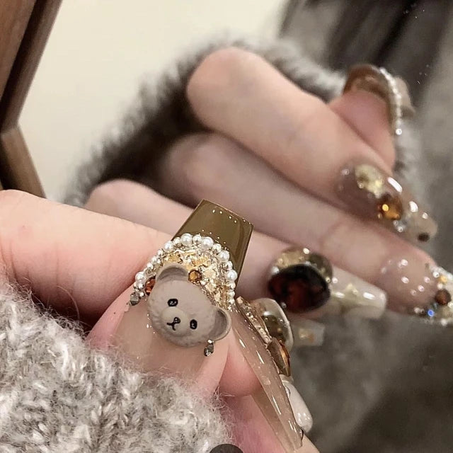 Fall/Winter New Maillard Wearing Armor 2024 New Bear Maillard Diamond Manicure White Fake Nails