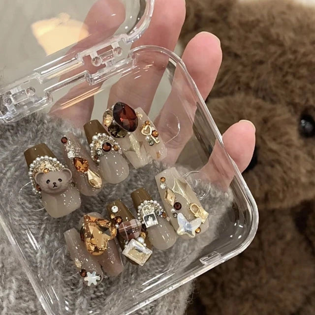 Fall/Winter New Maillard Wearing Armor 2024 New Bear Maillard Diamond Manicure White Fake Nails