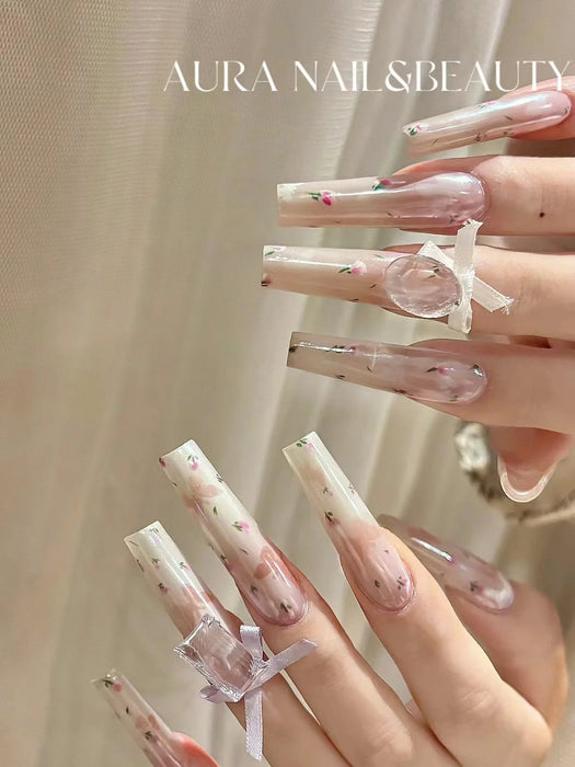 Princess Floral White Moonlight Gradient Butterfly Wearing A Hand-made Custom Nail Nail Nail Fake Nails