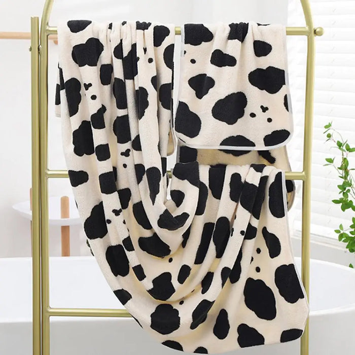 Plush Cozy Towel Luxurious Cartoon Cow Print Bath Towels Soft Absorbent Quick-drying for A Refreshing Bathroom Experience Body