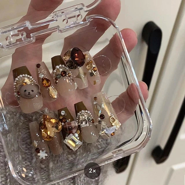 Fall/Winter New Maillard Wearing Armor 2024 New Bear Maillard Diamond Manicure White Fake Nails