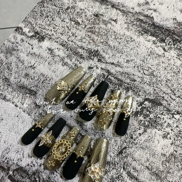 Buqilati | Black Gold Mysterious Elegance High Luxury White Wearing Armor Handmade Customized Nail Beauty