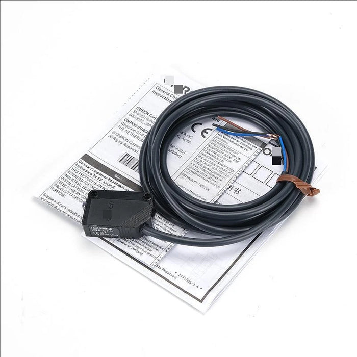 In stock E3Z-LL61 0.5M Photoelectric sensor 300 mm NPN Light-ON/Dark-ON 0.5 m cable