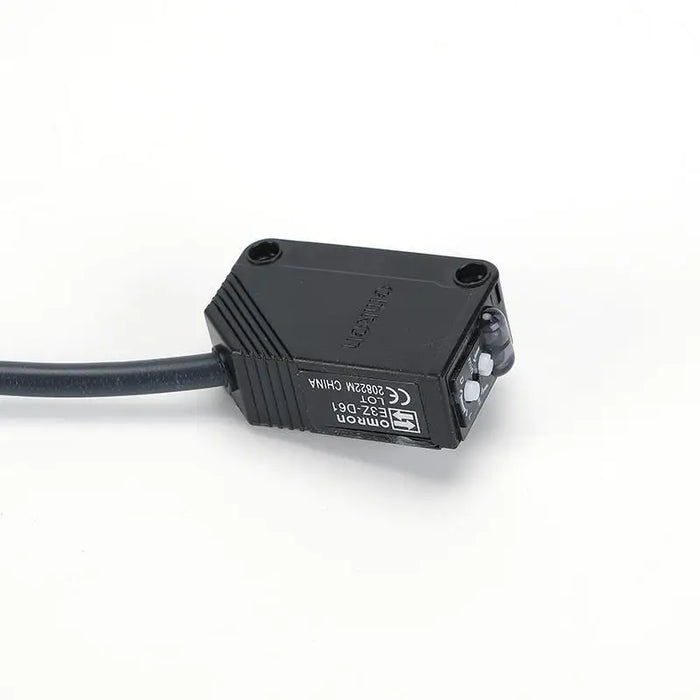 In stock E3Z-LL61 0.5M Photoelectric sensor 300 mm NPN Light-ON/Dark-ON 0.5 m cable